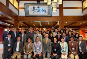 第30回日本非抜歯矯正研究会（JANO）記念大会の参加者集合写真（石川県加賀市・粟津温泉）